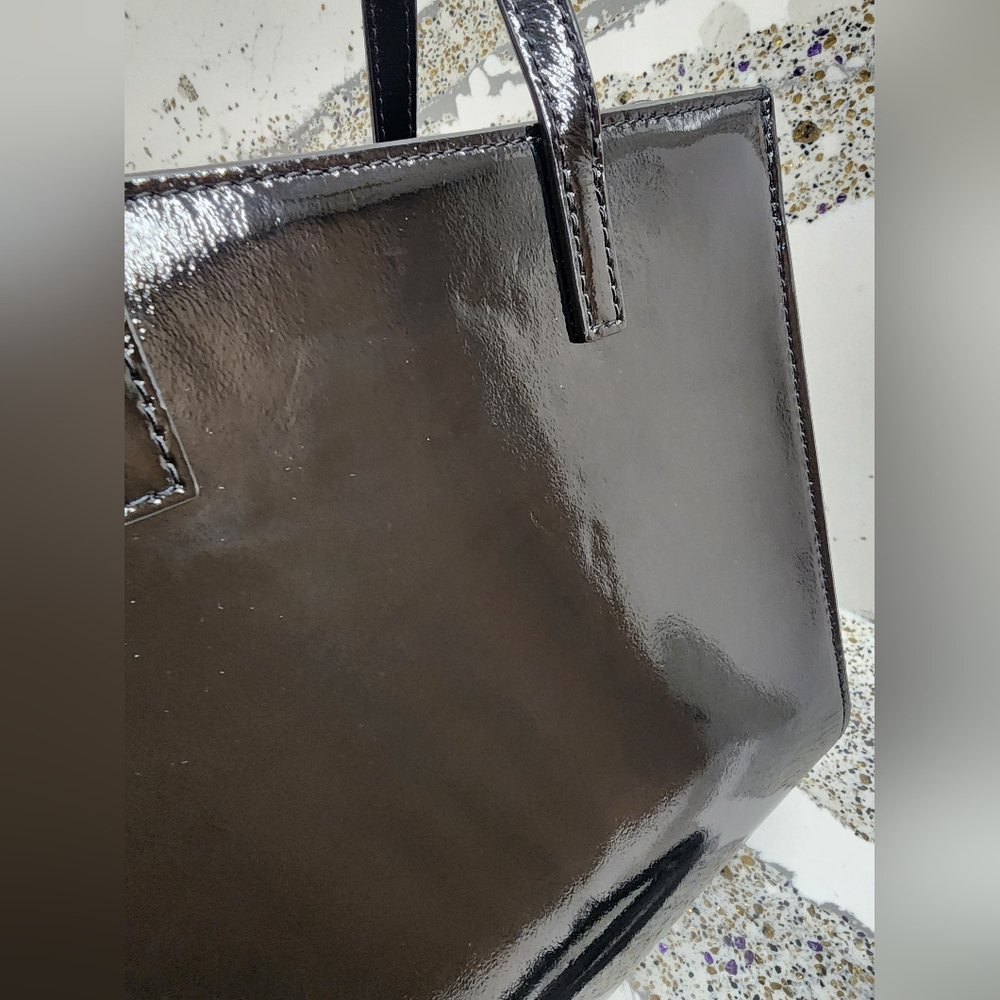 MARC JACOBS Mini Grind Patent Crossbody Tote In Black - Picture 6 of 15
